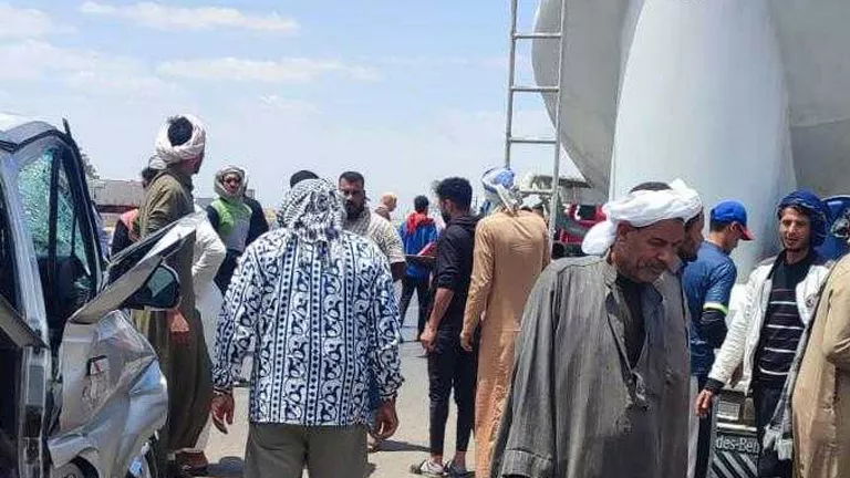 إصابة 12 مواطناً في حادث تصادم مروع أمام مدخل السادات بالبحيرة