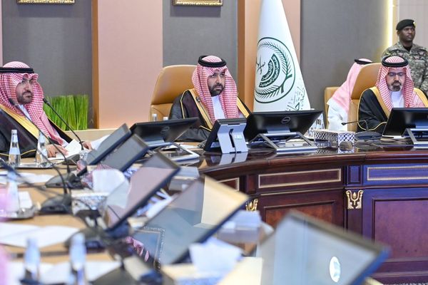 أمير منطقة جازان يرأس اجتماع قيادات قطاع الرياضة لمستهدفات تطوير الرياضة بالمنطقة