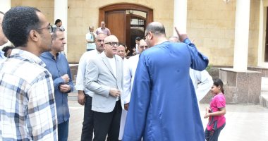 محافظ الأقصر يتفقد موقف السرفيس ومكتبة مصر العامة بمنطقة الكرنك