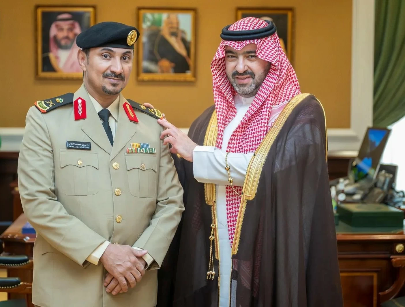 نائب أمير تبوك يستقبل قائد قوة أمن المنشآت بالمنطقة ويقلّده رتبته الجديدة