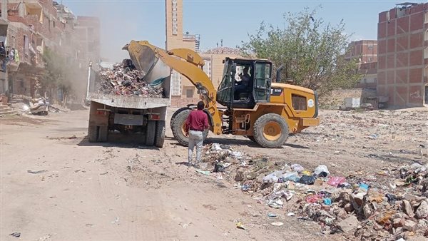 استمرار أعمال الحملة المكبرة لرفع القمامة والمخلفات بقرية الحجاز بالإسماعيلية