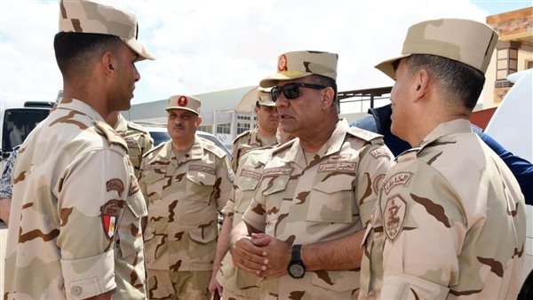 وزير الدفاع يلتقى عددا من مقاتلي المنطقة الغربية العسكرية