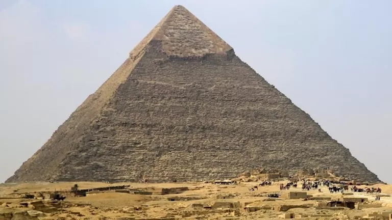 دراسة تكشف كيف صُمم هرم خوفو ليتحدى الزلازل لآلاف السنين