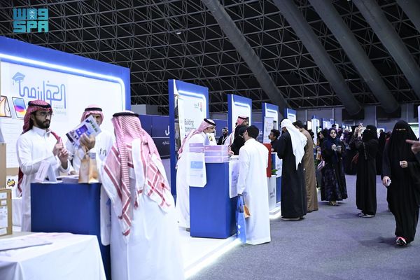 (1000) فرصة عمل قدّمتها 90 شركة في الملتقى المهني الـ13