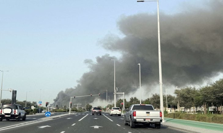 ضمن سلسلة الاعتداءات الإيرانية على دول الخليج… تعليق العمل بمصنع بتروكيماويات جراء حرائق سببها اعتراض جوي في الإمارات