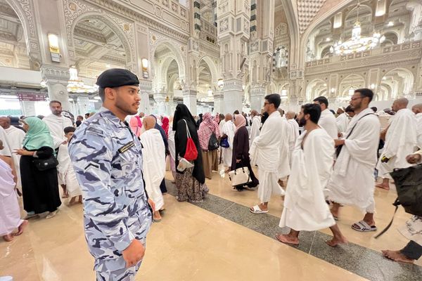 «الداخلية» : (20,000) ريال غرامة بحق من يضبط مؤديًا أو محاولًا أداء الحج دون تصريح