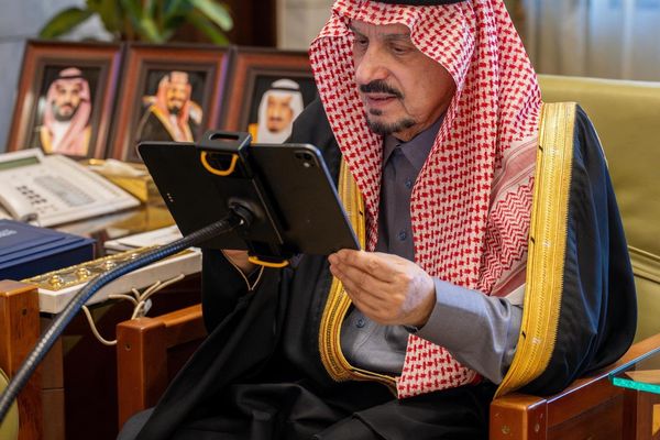 أمير الرياض يُدشِّن حملة "الصندوق الأبيض" لدعم السجناء والمفرج عنهم وأسرهم بالمنطقة