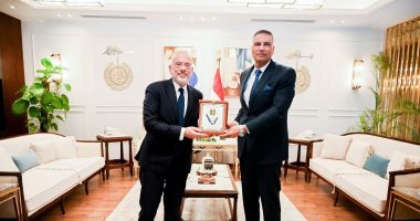 محافظ جنوب سيناء يبحث مع السفير اليوناني بالقاهرة تعزيز التعاون السياحى