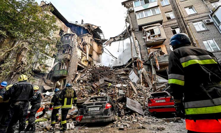 إصابة خمسة أشخاص في ضربات روسية على مدينة زابوريجيا الأوكرانية