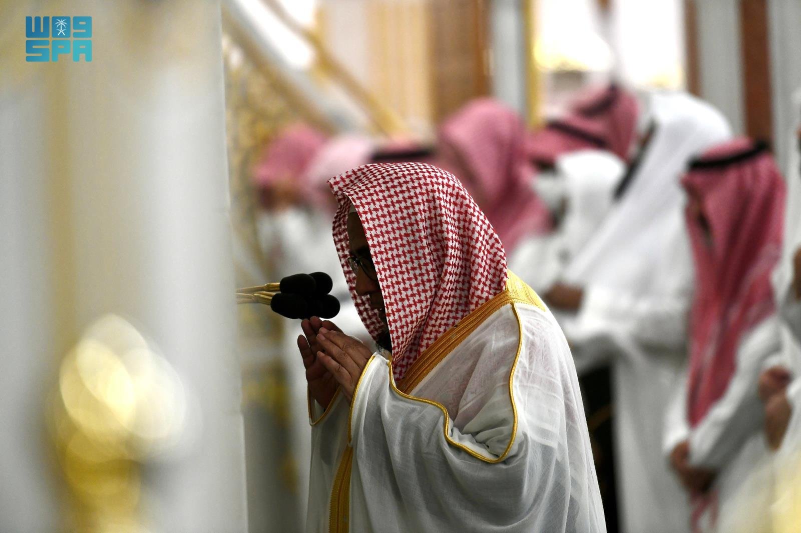 جموع المصلين يشهدون ختم القرآن الكريم في المسجد النبوي ليلة 29 رمضان