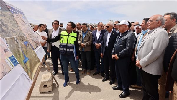 وزير النقل يجري جولة تفقدية هامة لمشروع خط سكة حديد بئر العبد