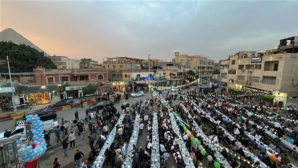 مائدة نزلة السمان تجمع المصريين والأجانب في أجواء رمضانية ساحرة (فيديو وصور)