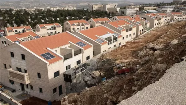 6 تحركات إسرائيلية لفرض واقع جديد في الضفة الغربية المحتلة.. سموتريتش يدفع لتسريع "خطة الحسم".. وعسكريون يحذرون من انهيار جيش الاحتلال جراء التوسع الاستيطاني