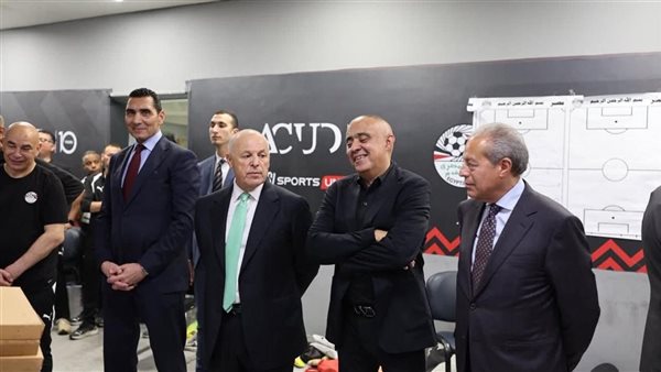 وزير الرياضة وأبو ريدة يدعمان المنتخب الوطني بعد ودية روسيا (صور)