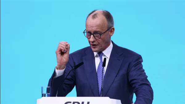 المستشار الألماني يتعهد بالتصدي لليمين المتطرف ويحذر من مرحلة دولية تنافسية