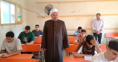 رئيس منطقة القليوبية الأزهرية يتفقد امتحان التوحيد للقسم الأدبي