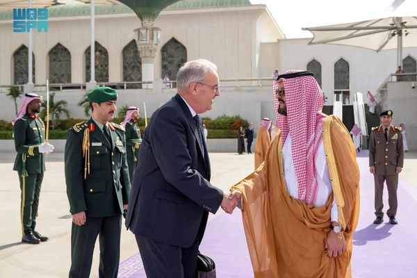 رئيس الاتحاد السويسري يغادر جدة