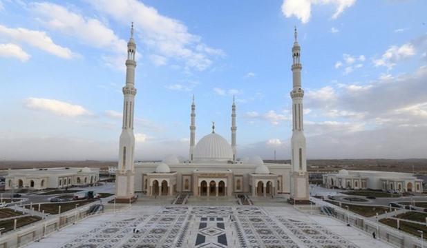 بث مباشر.. الرئيس السيسي يشهد صلاة عيد الفطر من مسجد الفتاح العليم