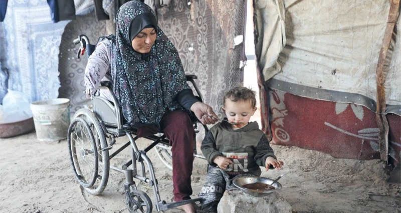 الاحتلال ينسف منازل شرق غزة وغارات جوية وقصف مدفعي بخان يونس ودير البلح