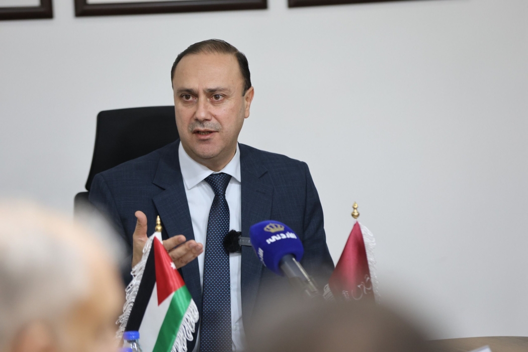 وزير الاتصال الحكومي يهنئ عمال الأردن بعيدهم