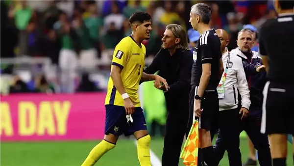 بييرو هينكابي، ثاني لاعب يطرد في كأس العالم 2026 بسبب قانون "تغطية الفم" (فيديو)