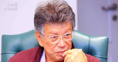 طارق نور يشارك فى عزاء والدة رجل الأعمال أحمد عز