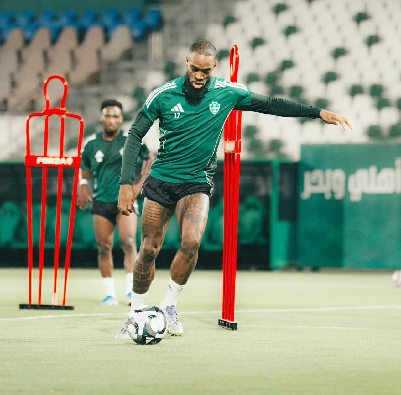 الأهلي يواجه الفتح لرد الدَّين