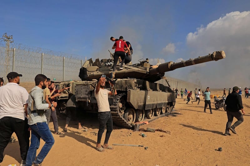قائد في لواء غولاني الإسرائيلي: فشلنا في أداء مهمتنا بالدفاع عن مستوطنة “كيسوفيم” أمام “نخبة حماس”