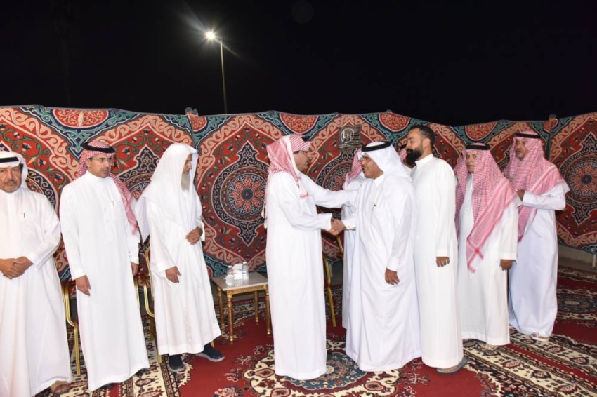مشعل بن ماجد والأمراء يواسون أسرة الحسون بوفاة فقيدهم