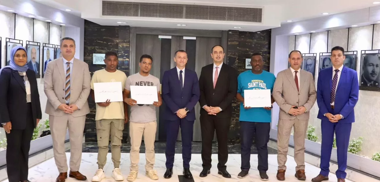 تسليم عقود مشروعات صغيرة لمتعافين من الإدمان بأسوان