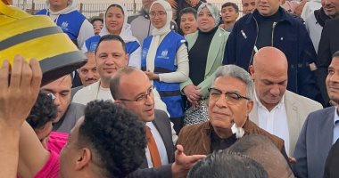 محافظ الدقهلية يحضر نهائى دورة كرة قدم ويحتفل بين الجمهور واللاعبين