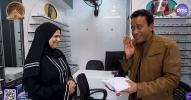 بركة رمضان.. 100 ألف جنيه مفاجأة سامح حسين لسيدة مكافحة في المنوفية