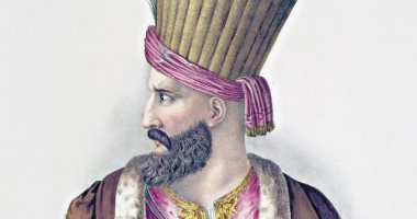 سعيد الشحات يكتب: ذات يوم 22 مايو 1804.. خورشيد باشا يتحفظ على «أم المماليك» السيدة نفيسة المرادية وكبار الشيوخ يذهبون إلى القلعة ليطالبوه بالإفراج عنها ويهددونه إن لم يستجب
