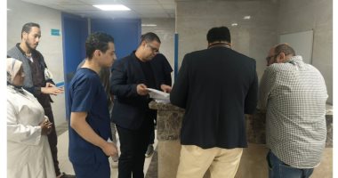 مدير الطب العلاجى بسوهاج يفاجئ مستشفى ساقلتة لمتابعة سير العمل فى شم النسيم