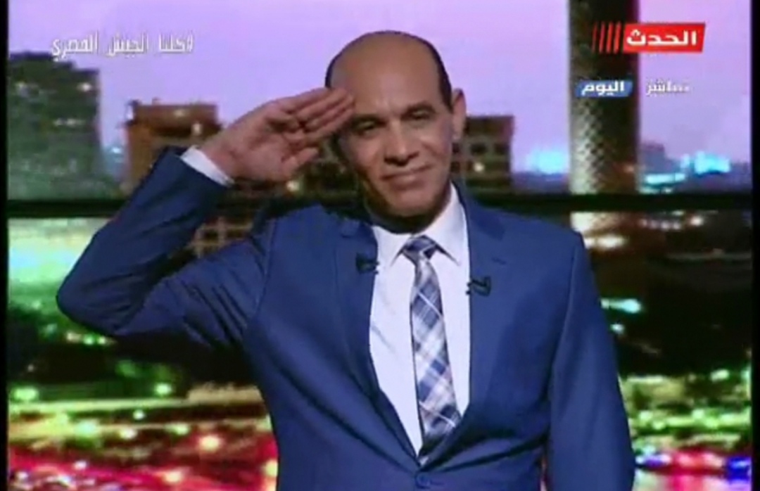ما ترددش ثانية .. محمد موسى يروي كواليس محاولة إنقاذ مريض توقف قلبه داخل الإسعاف