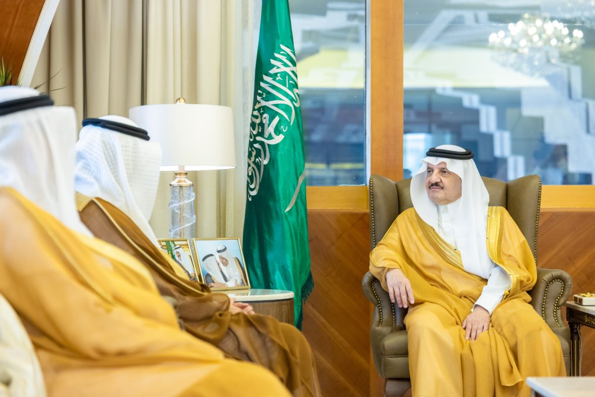 أمير الشرقية يستقبل وزير البلديات والإسكان
