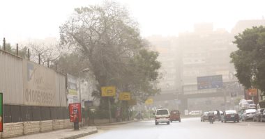 دليل السائق لمواجهة رياح السبت.. اللواء أيمن عبد القادر يحذر من 5 أخطاء قاتلة تسبب حوادث التصادم.. ويحذر من السرعة والسير قرب السيارات الأخرى.. وينصح بعدم ضغط الفرامل فجأة.. ويكشف سر التعامل مع الرؤية
