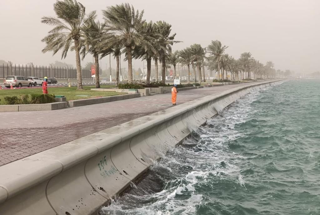 ‫ الأرصاد الجوية تحذر من رياح قوية على الساحل وأمواج عالية في البحر الليلة