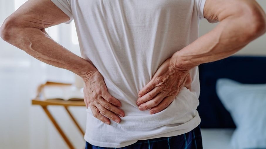 وداعا لآلام أسفل الظهر.. هرمون بسيط يفاجئ العلماء