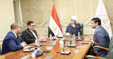 وزير الأوقاف يعقد اجتماعا لمتابعة العمل بالمجموعة الوطنية للاستثمارات