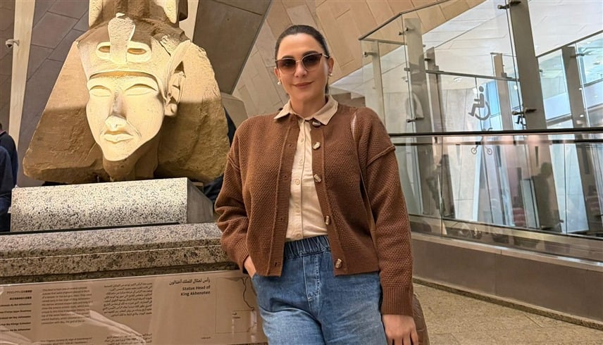 سلاف فواخرجي تُثير حيرة الجمهور برسالة غامضة من قلب المتحف المصري الكبير