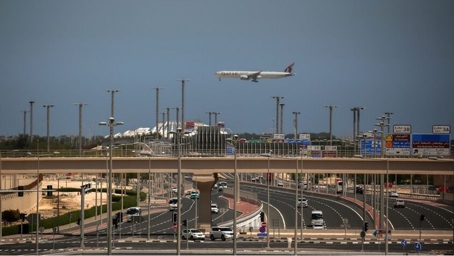 قطر تعلن استئناف العمل بمطار الدوحة