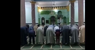 خشوع وسكينة قس صلاة التراويح بمساجد أسوان
