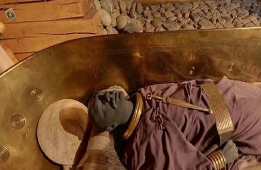 اكتشاف قبر ذهبي عمره 2500 عام لقائد سِلتي في ألمانيا