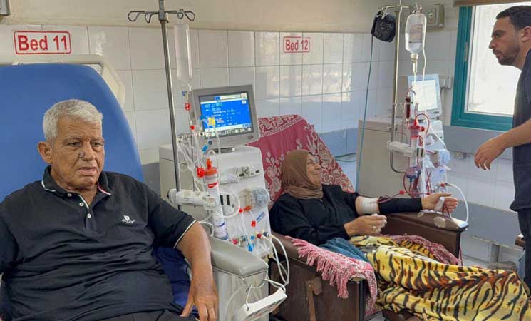 غزة.. إسرائيل تتسبب بتوقف عمل نصف أجهزة غسيل الكلى في مجمع الشفاء