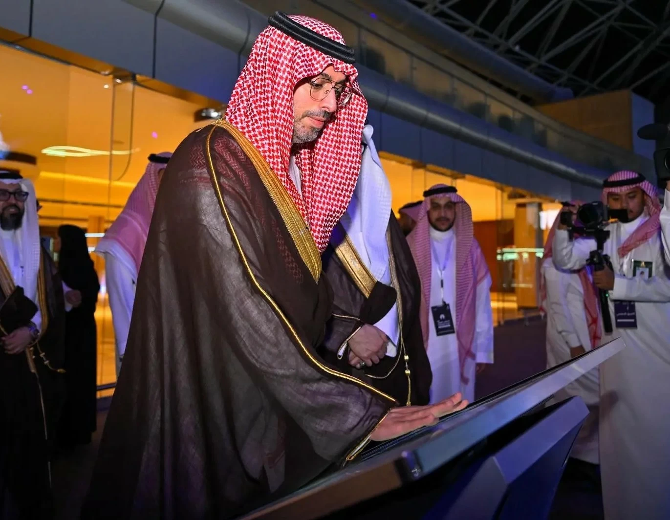 مُحافظ جدة يفتتح الملتقى المهني الـ13 لجامعة الملك عبدالعزيز
