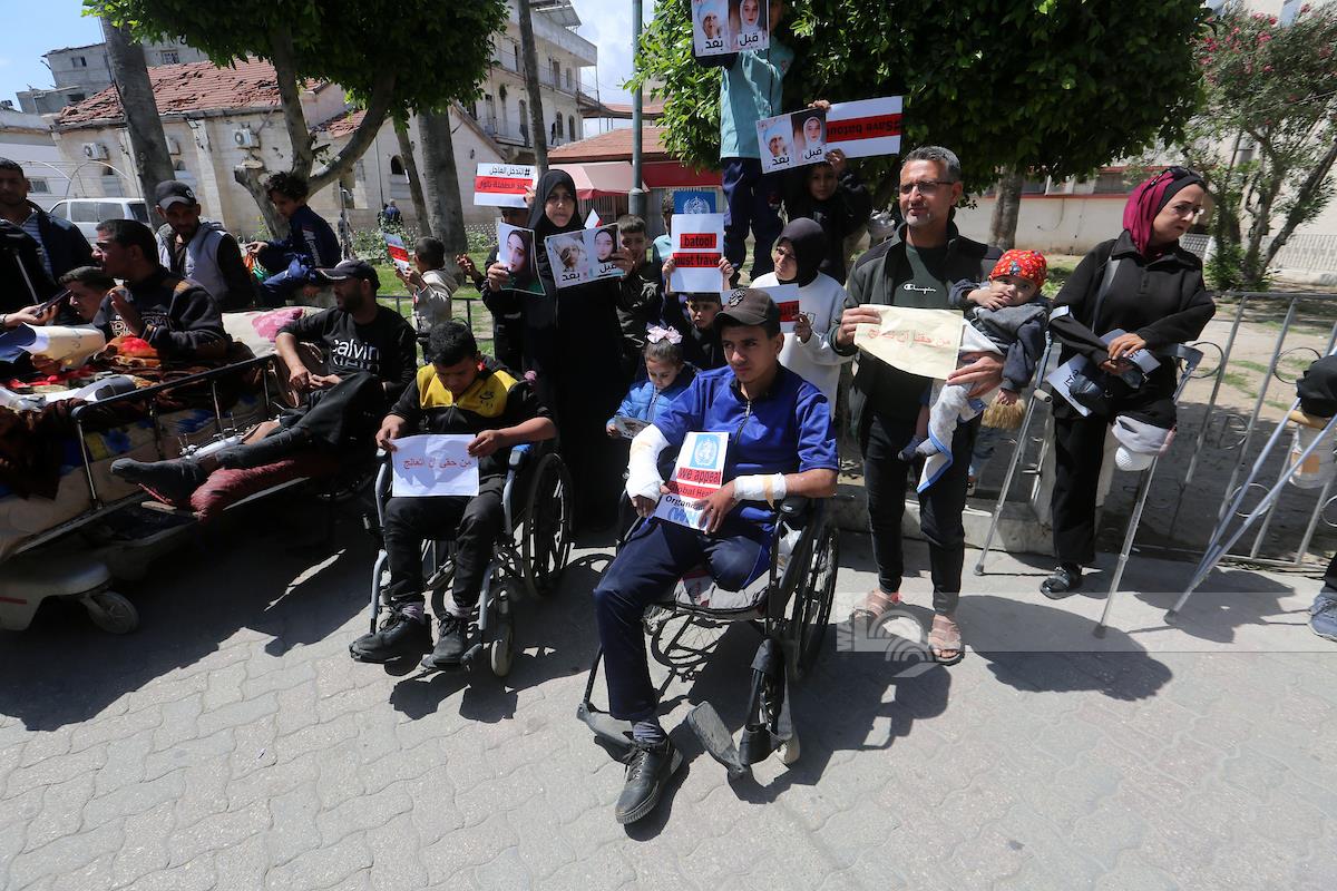 جرحى غزة يحتجون داخل مستشفى المعمداني للمطالبة بالسفر والعلاج في الخارج