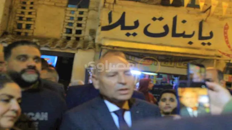 محافظ القاهرة يجري جولة تفقدية بمنطقة المطرية