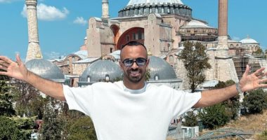 محمد مجدى أفشة يحتفل بعيد الأضحى بالجلابية وسط العائلة