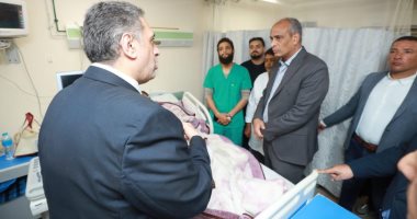 محافظ كفر الشيخ يزور مصابى حادث الطريق الدولى الساحلى بمستشفى برج البرلس